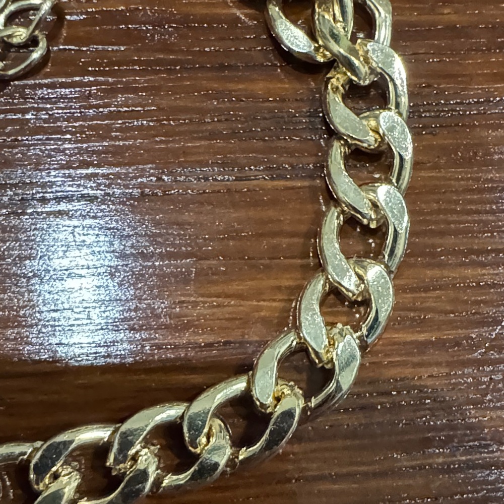 Elegant Gold Tone Cuban Chain Bracelet - Picture 2 of 3
